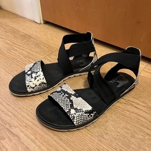 Sorel Ella II sandal, snake skin, size 7.